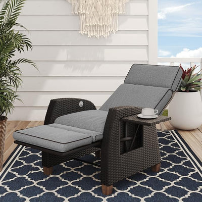 Moor Wicker Recliner